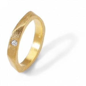 Faceted Band Diamond Gold